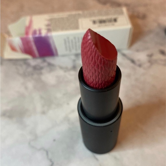 Laura Geller Iconic Baked Sculpting Lipstick in Mulberry St - Picture 1 of 8